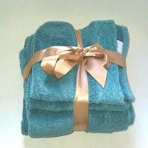 LUXURY COLLECTION BY LOFT GREEN SET OF WASH CLOTH AND HAND TOWELS